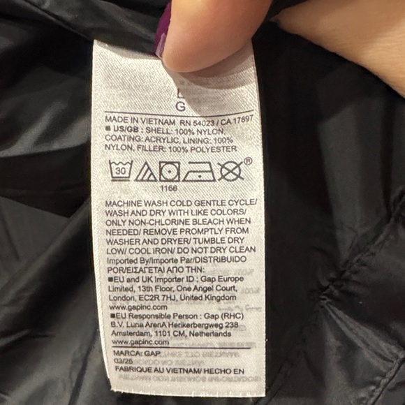 GAP ColdControl Black Vest - Picture 3 of 4